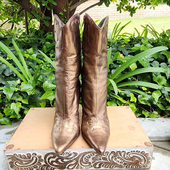 BCBGirls VNTG Western Inspired Bronze Leather Booties - Picture 3 of 14